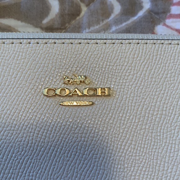New Authentic Coach Leather Wristlet - Picture 2 of 5